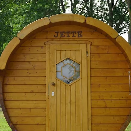 Peenehof Koeppen - & Schlaffaesser * Jordenstorf