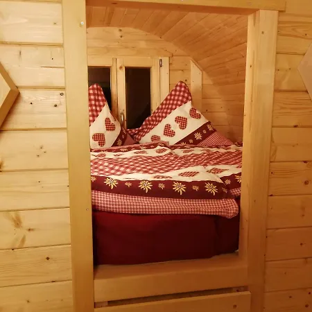 Peenehof Koeppen - & Schlaffaesser *