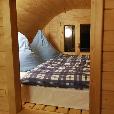 Peenehof Koeppen - & Schlaffaesser * Jordenstorf