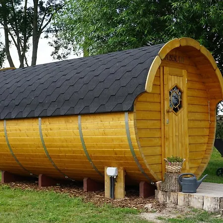 Peenehof Koeppen - & Schlaffaesser Jordenstorf