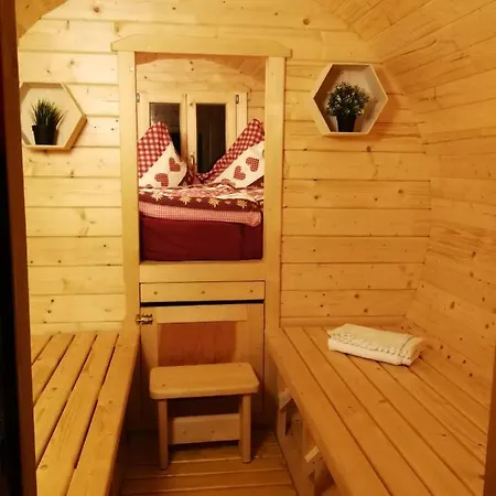 Peenehof Köppen - Ferienwohnungen&schlaffässer *