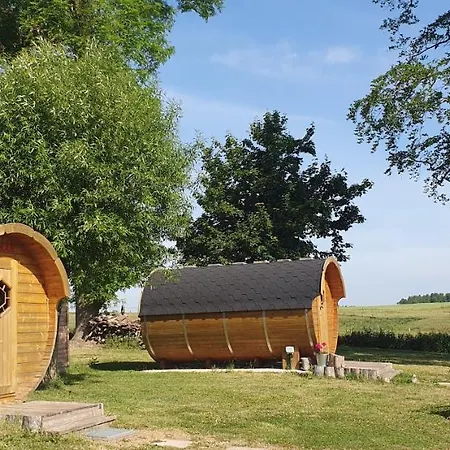 Peenehof Köppen - Ferienwohnungen&schlaffässer